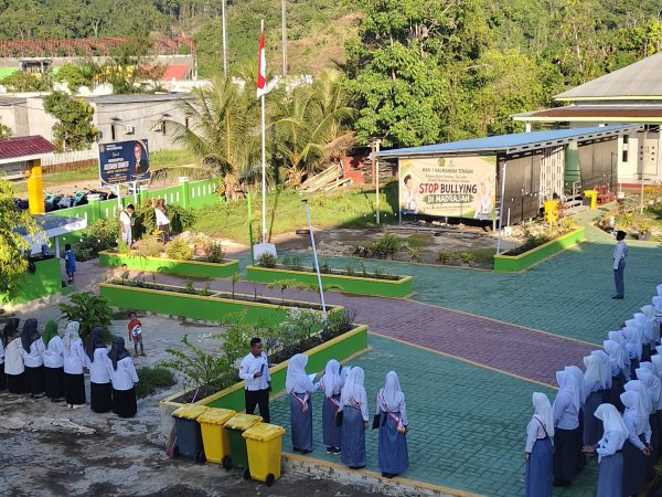 Dari Lapangan Berlumpur Menuju Lapangan Harapan: Upacara Bendera Kembali Digelar