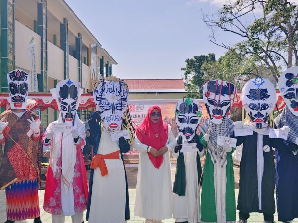 Festival Seni Budaya Cogo Ipa Meriahkan Penutupan Rangkaian HUT ke-81 RI di MAN 1 Halteng