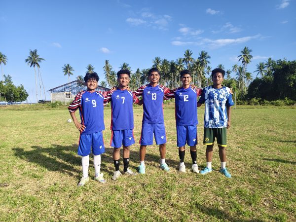 Lima Siswa MAN 1 Halmahera Tengah Perkuat SSB Weda United pada Laga Persahabatan di Desa Tilope