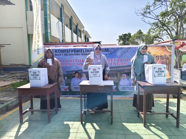 Gibran Bungkus Suara di MAN 1 Halteng